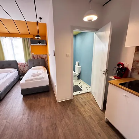 Modern 11 Private Kitchenette And Bathroom Apartment *