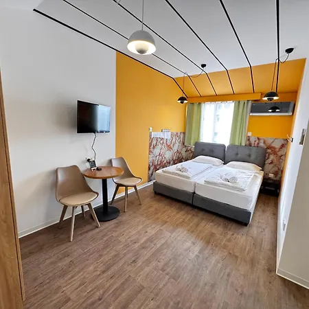 Modern 11 Private Kitchenette And Bathroom *