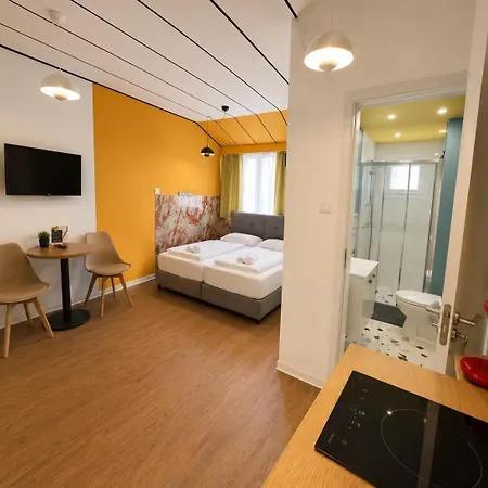 Modern 11 Private Kitchenette And Bathroom Apartamento Limassol