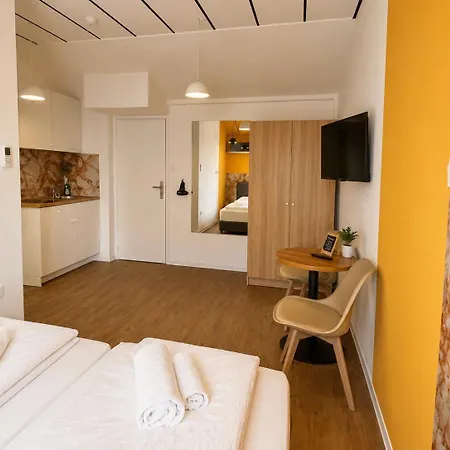 Modern 11 Private Kitchenette And Bathroom Apartamento Limassol
