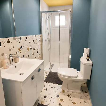 Modern 11 Private Kitchenette And Bathroom Apartamento Limassol