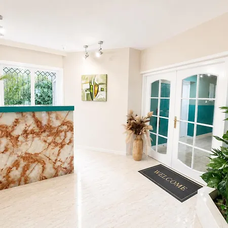 Modern 11 Private Kitchenette And Bathroom Apartamento Limassol