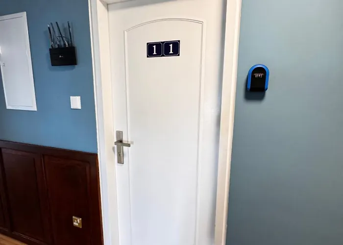 Modern 11 Private Kitchenette And Bathroom 利马索尔