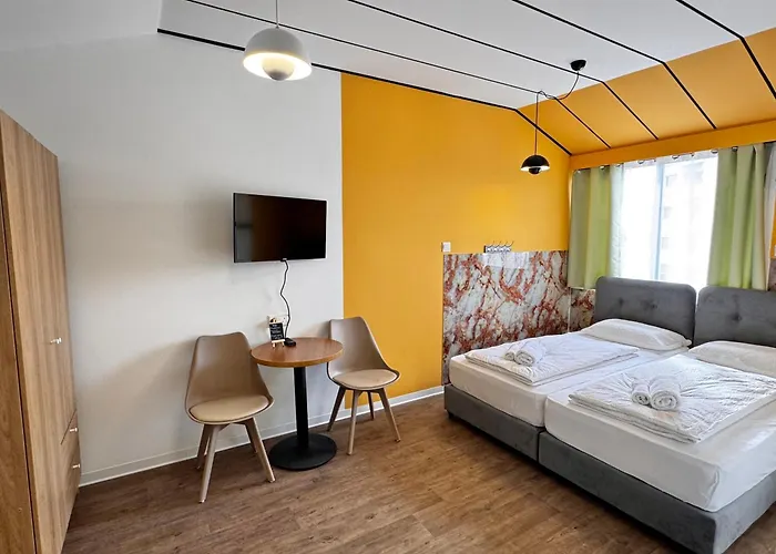 Modern 11 Private Kitchenette And Bathroom *