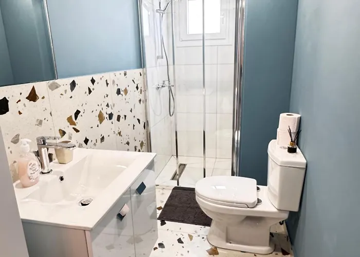 Modern 11 Private Kitchenette And Bathroom 利马索尔