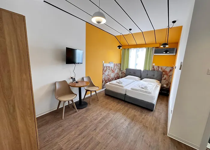 Modern 11 Private Kitchenette And Bathroom *