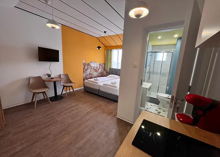 Modern 11 Private Kitchenette And Bathroom *