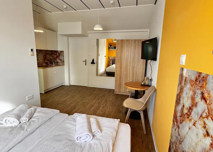 Modern 11 Private Kitchenette And Bathroom Apartmán Lemesos