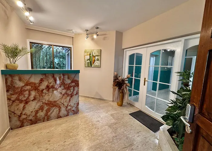 Modern 11 Private Kitchenette And Bathroom Daire Limasol